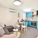 Two-bedroom In בית נופש Blato na Cetini