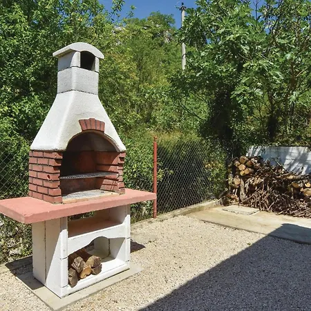 Two-bedroom In Blato na Cetini